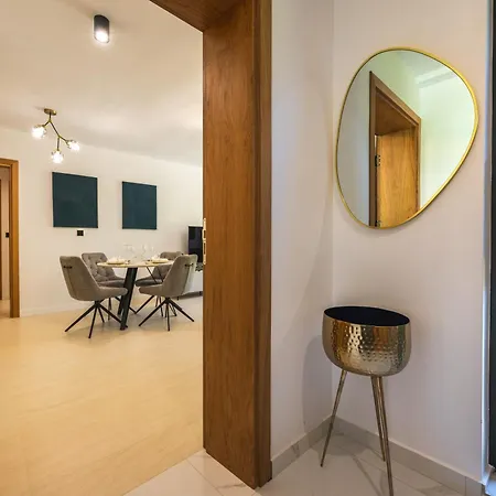 Einik Luxury Apartamento *