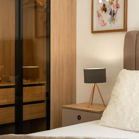 Einik Luxury