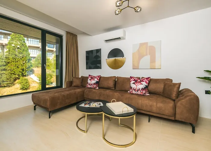 Einik Luxury Apartament *